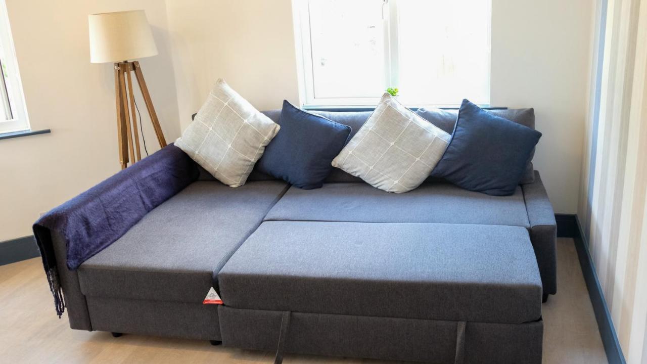 Intimate Entire Flat 9-Min Walk To Boscombe Beach Борнмът Екстериор снимка