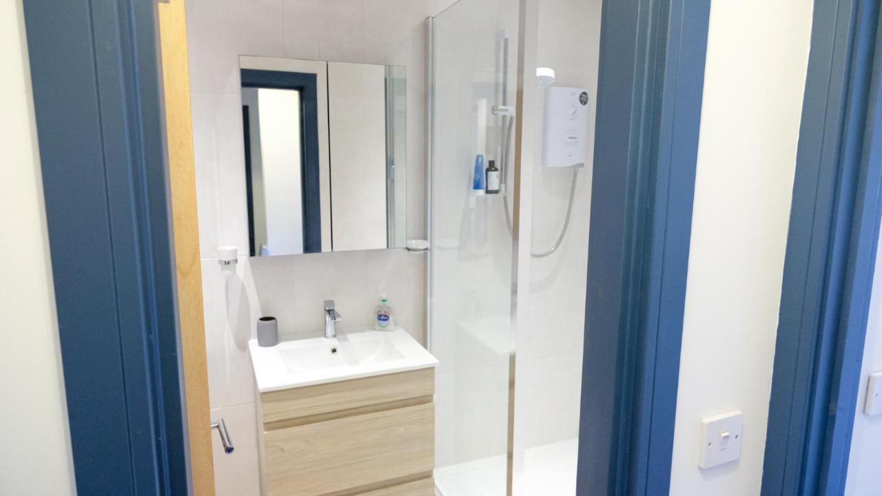 Intimate Entire Flat 9-Min Walk To Boscombe Beach Борнмът Екстериор снимка